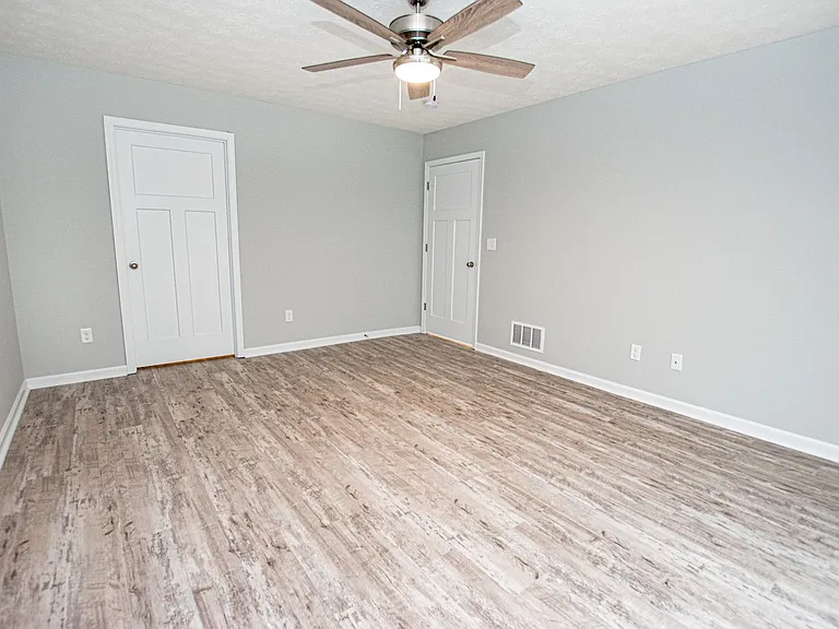 500 Eagle Pointe Dr — Photo 21