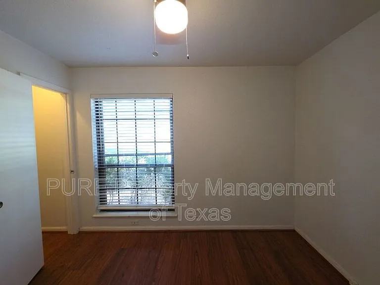3000 Lakeside Dr — Photo 43