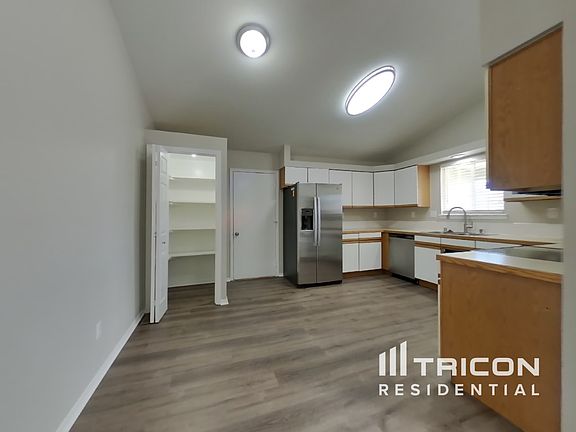 4th image of 1204 Tanglewood Ct