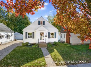 922 Lake Michigan Dr NW, Grand Rapids, MI 49504