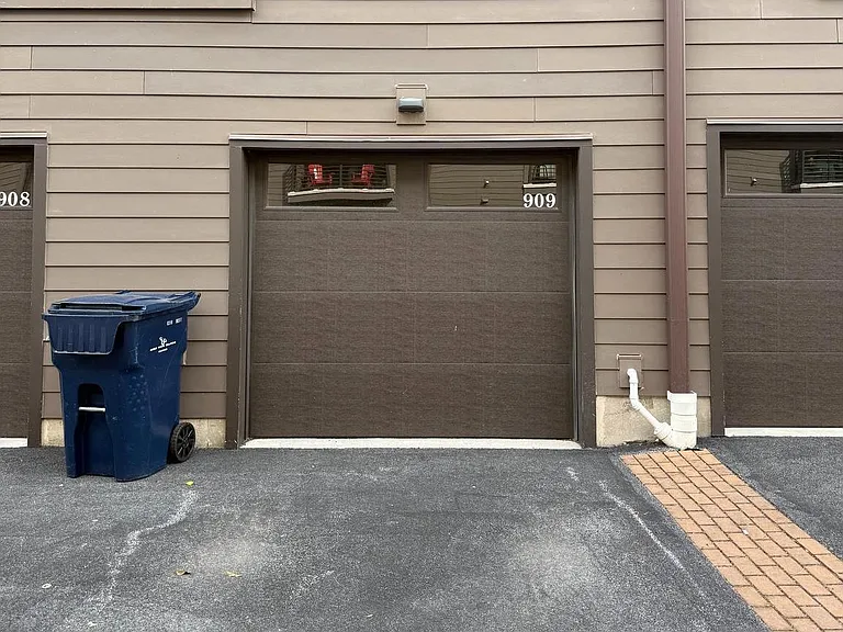 909 Lakeview Ct #909 — Photo 19