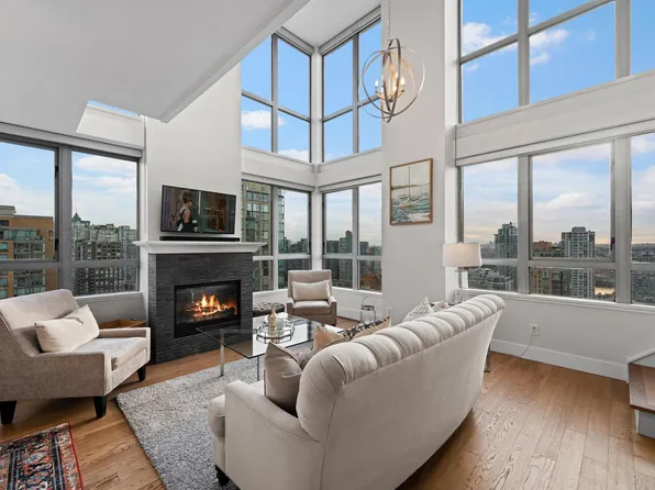 1238 Richards St #2204, Vancouver, BC V6B 6M6