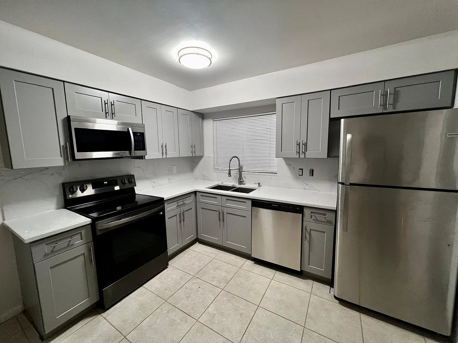 2 bed, 830 sqft, $1,700 — Photo 3