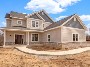 W192N5438 Red Crown Ln, Menomonee Falls, WI 53051