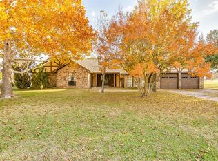 103 Vineyard St, Weatherford, TX 76087