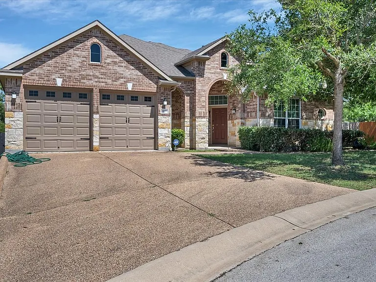 203 Raindance Cv — Photo 1