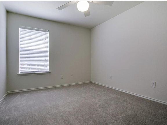 4th image of 3807 Barrington Dr