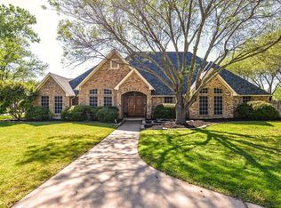 1001 Oak Ridge Ct, Kennedale, TX 76060