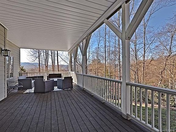 5th image of 138 Twin Courts Dr