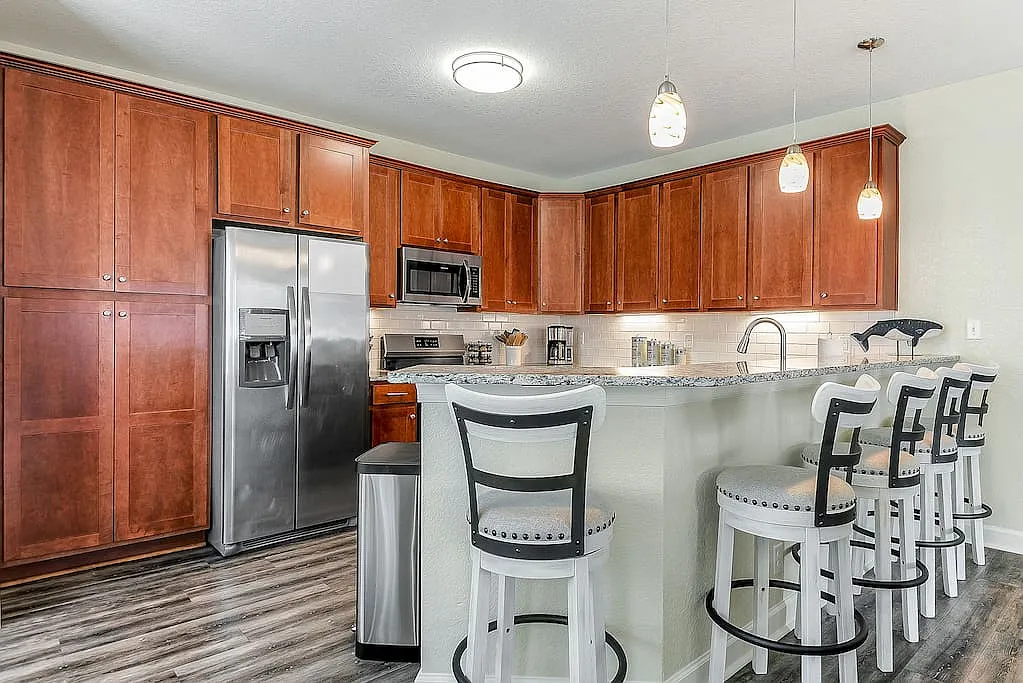 4 bed, 3.5 bath, 2132 sqft, $7,700 — Photo 4