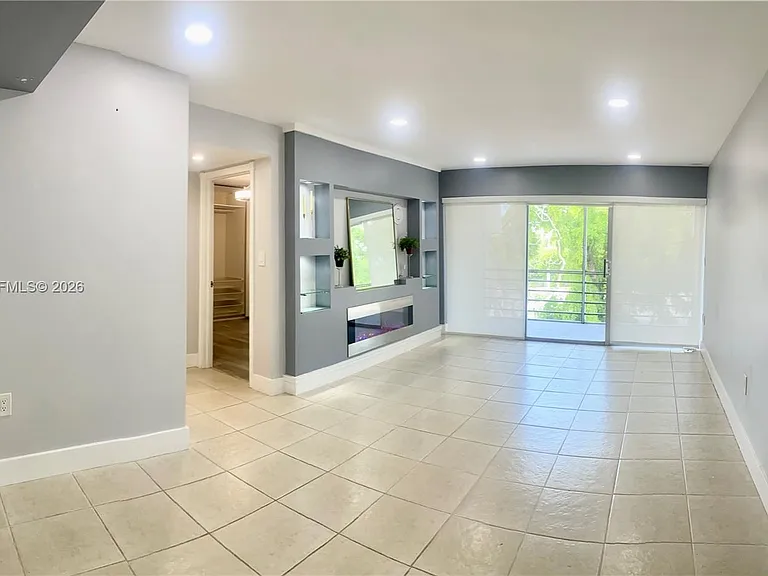 4255 N University Dr #304 — Photo 4
