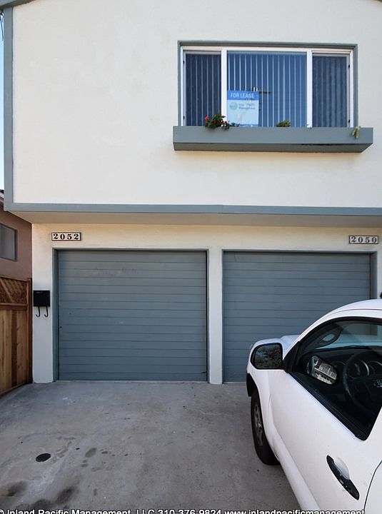 1st image of 2052 Prospect Ave