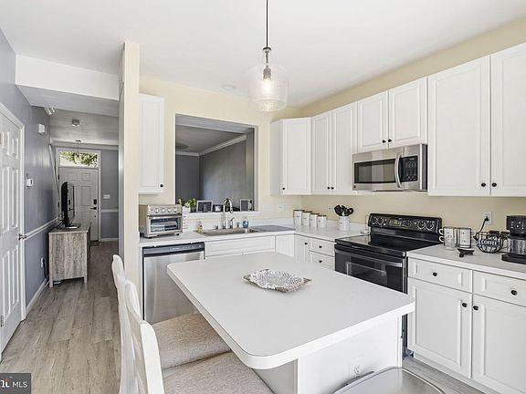 5th image of 639 Emmy Dee Dr