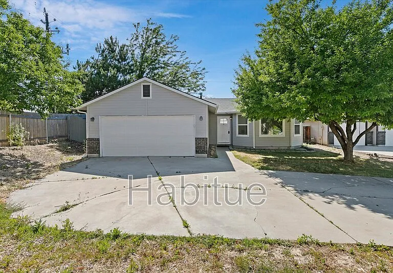 2041 E Oakridge Ct — Photo 1