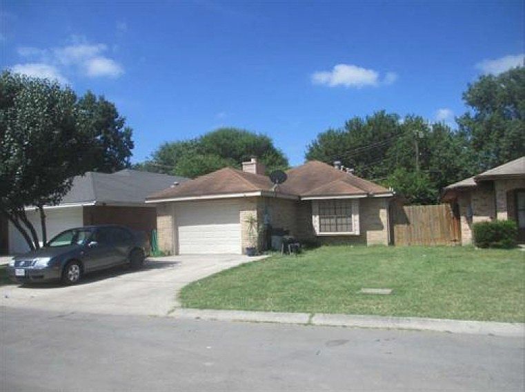 1st image of 749 Tomah Dr