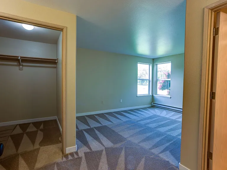 Creekside Apartments — Photo 65