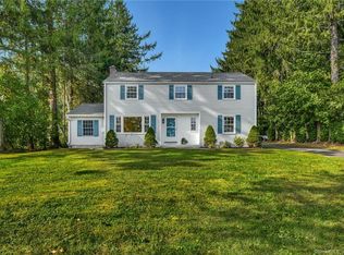 48 Queen St, Newtown, CT 06470