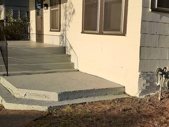 3rd image of 1237 Elm Ave