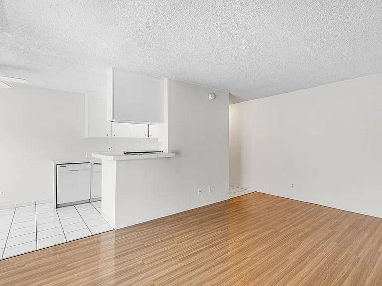 1752 Federal Ave — Photo 7
