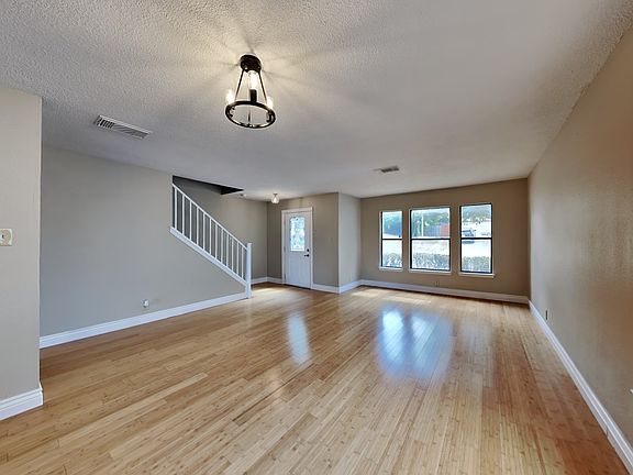 2nd image of 3951 KNOLLWOOD
