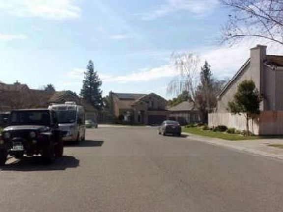 Exterior Neighborhood (street photo)