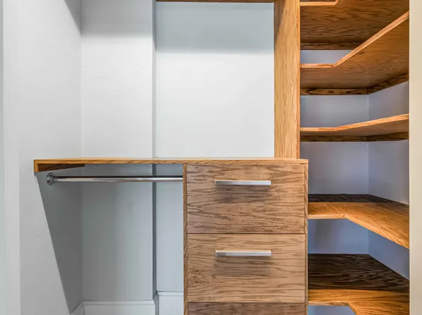 7 East 14th Street image 4 of 6