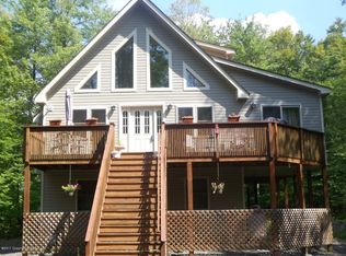 12 Ogontz Dr, Pocono Lake, PA 18347