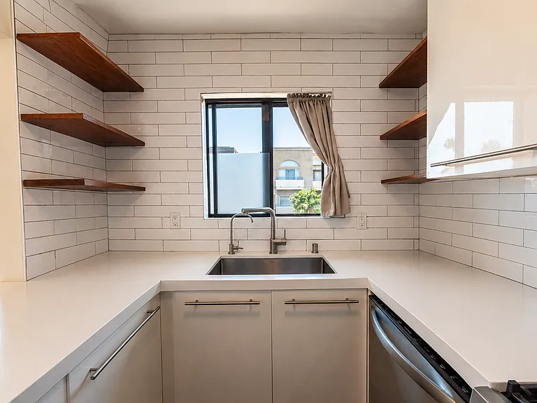 1355 N Sierra Bonita Ave #402 — Photo 2