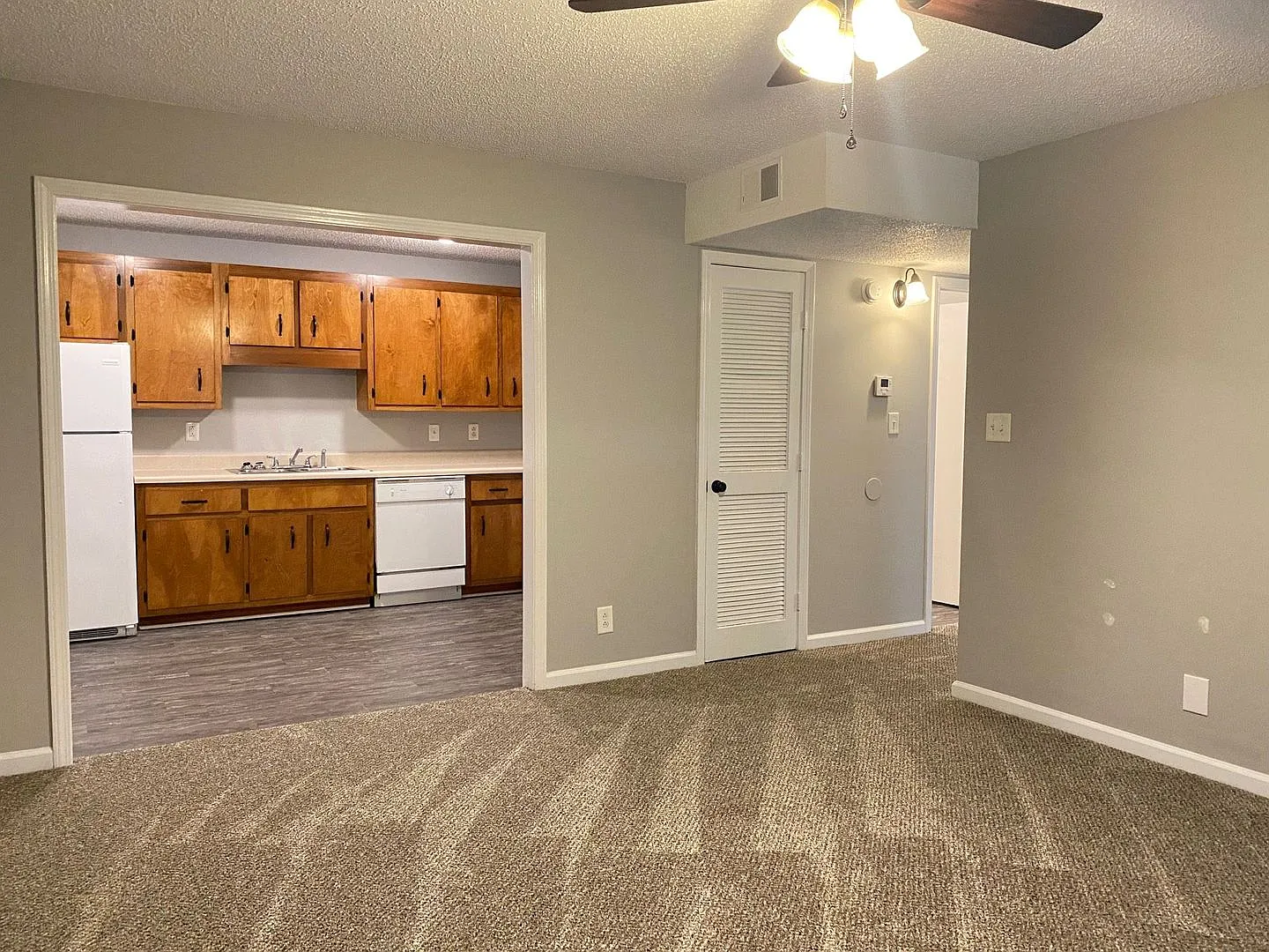 423 Alma Ln — Photo 4