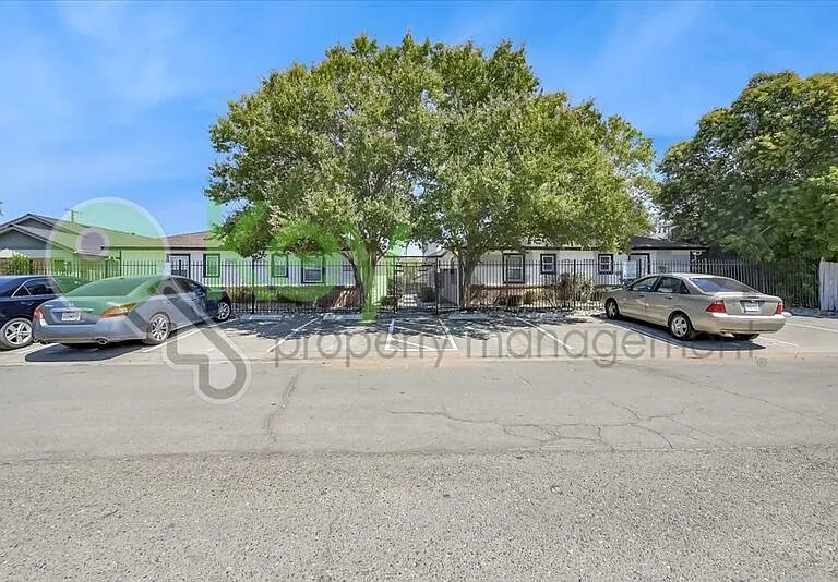 1071 Santiago Ave #6 — Photo 38