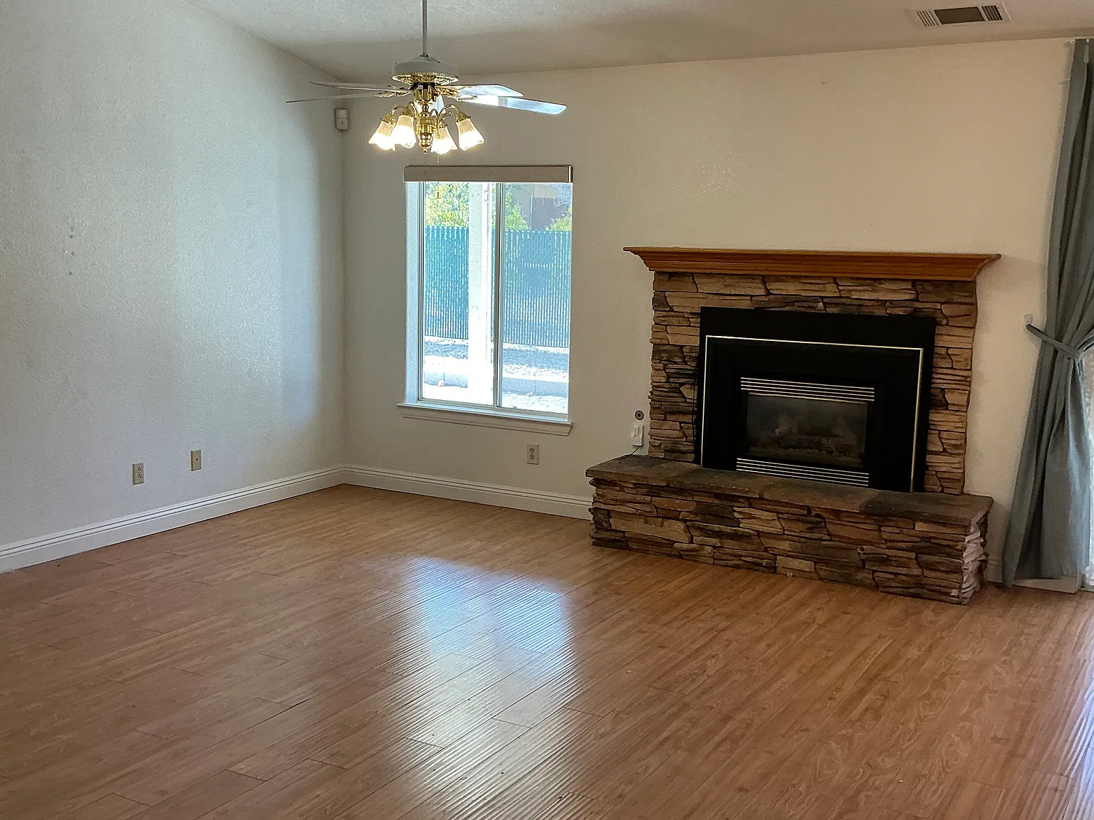 3 bed, 1750 sqft, $2,700 — Photo 4