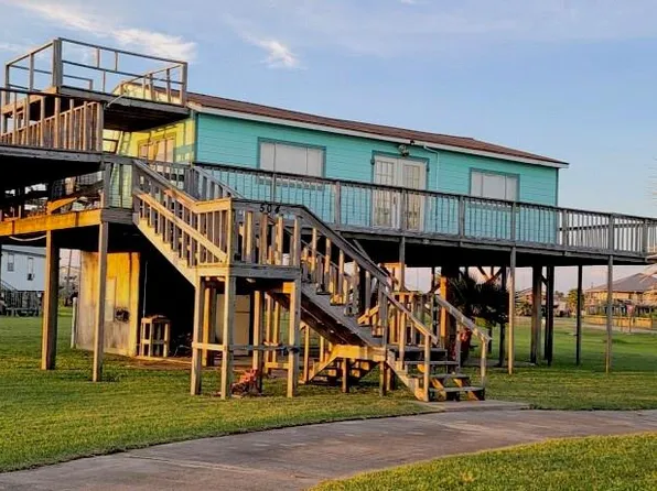 504 Texas St, Surfside Beach, TX 77541