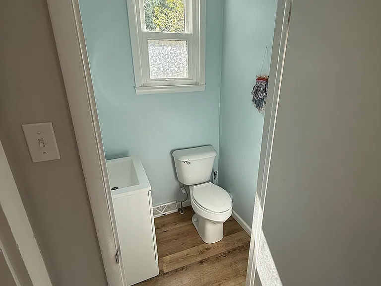 1804 Storrs Ave — Photo 17
