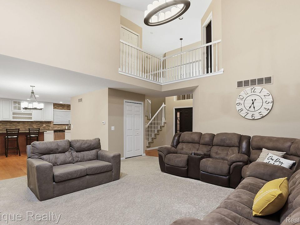 21370 Carlton Dr, photo 10