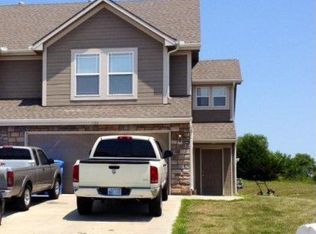 153 S Whilshire Dr, Tonganoxie, KS 66086