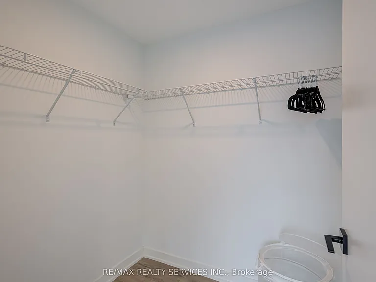 327 King St W #4106 — Photo 25