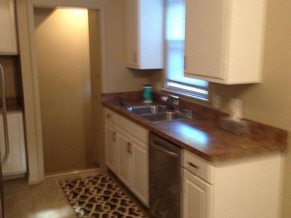 4th image of 9717 Quandt Ave