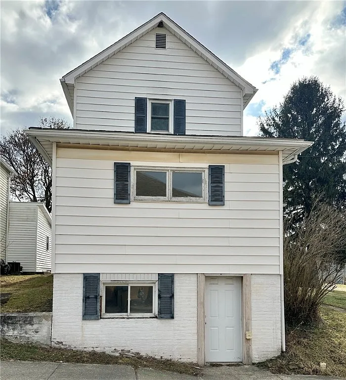 15 N Mill St photo 1