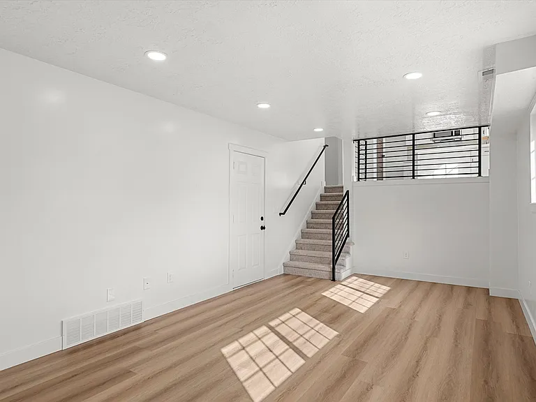 2164 N 1450 E — Photo 20