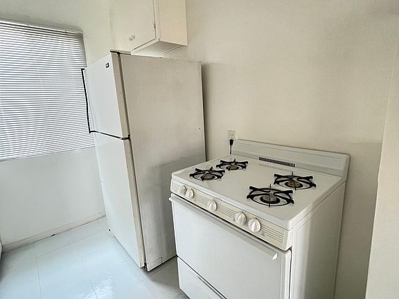 4th image of 3355 Vinton Ave