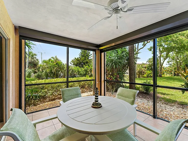 Palm Ave — Photo 16