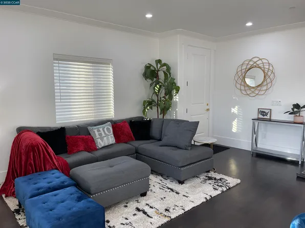 1060 Beacon St, Pittsburg, CA 94565