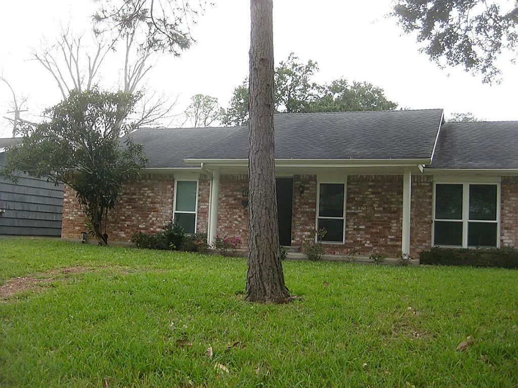 3 bed, 2.0 bath, 1666 sqft, $2,200 — Photo 1