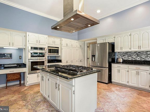 5th image of 11201 Devereux Manor Ln