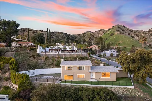 8013 Hollywood Way Photo 1