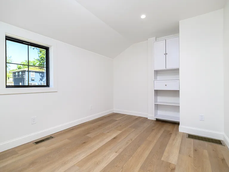 9 Plymouth Rd #A — Photo 4