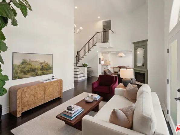 11690 Montana Ave APT 301, Los Angeles, CA 90049
