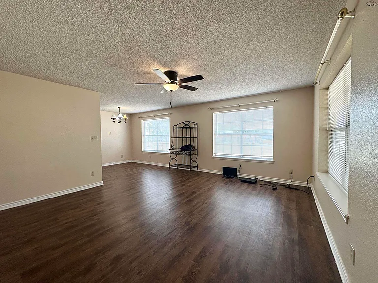 1373 Kincall Rd — Photo 3