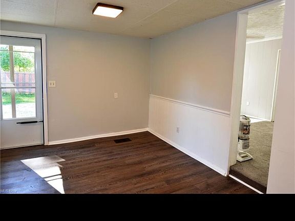 2nd image of 126 Vine St #2