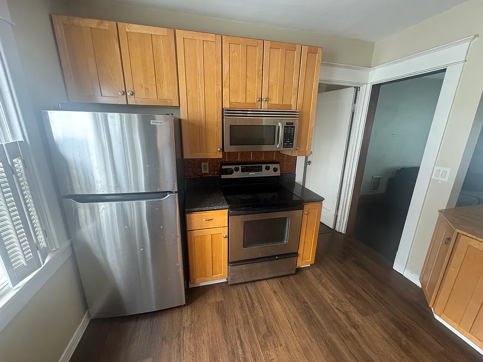 20 Sterling Ave #2